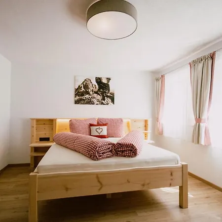 Nedererhof - Alpenrose Mit Gemeinschaftskueche Schmirn