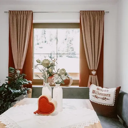 Nedererhof - Alpenrose Mit Gemeinschaftskueche Проживание в семье Schmirn